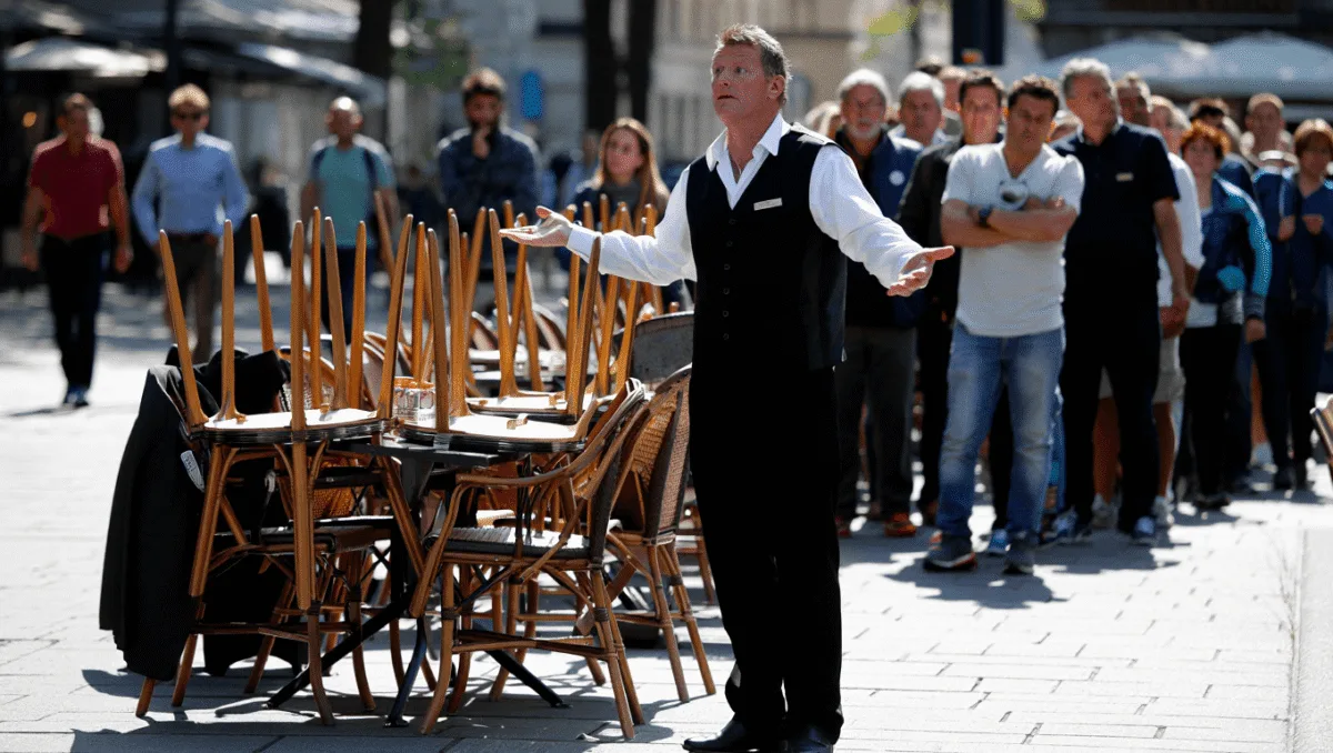"À chaque fois, ça me sidère" : cette habitude des clients en terrasse exaspère les restaurateurs, arrêtez ça !