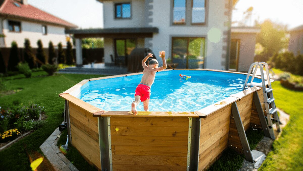 La piscine bois hors sol : une plus-value pour votre maison