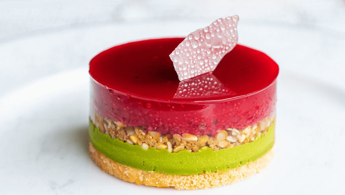 Entremets romantique pistache framboise