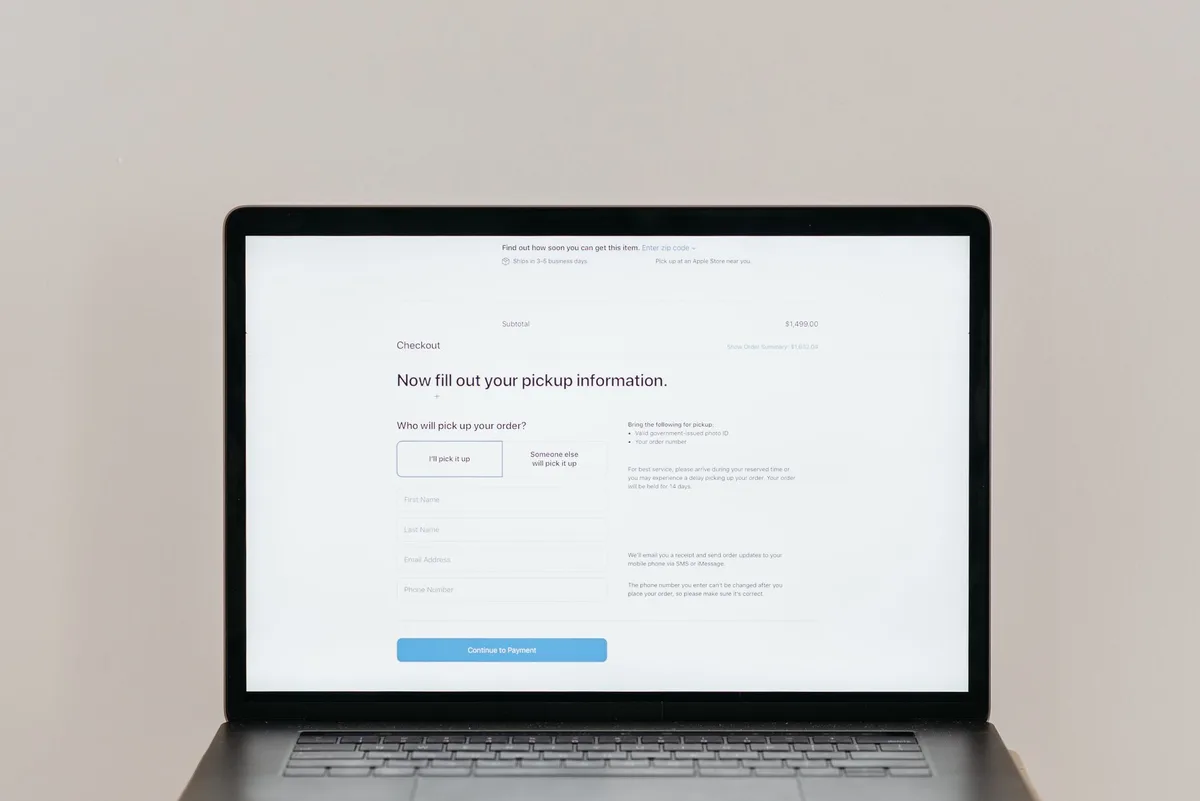 Écran d'ordinateur affichant une plateforme de commande en ligne avec des tarifs de fioul et des formulaires de devis.