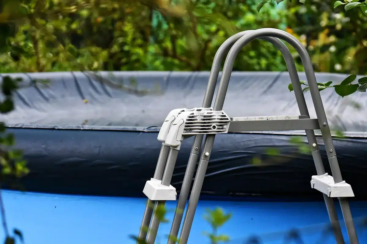 Panneaux solaires et bâche thermique pour piscine