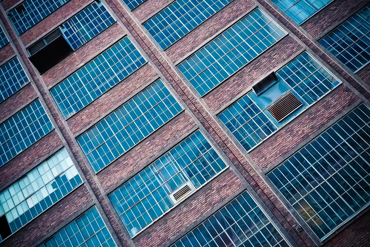Commande directe à l'usine: cartons de menuiseries prêtes à l'expédition