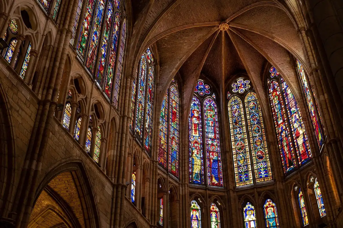 Groupe lors d'une visite guidée dans un bâtiment historique