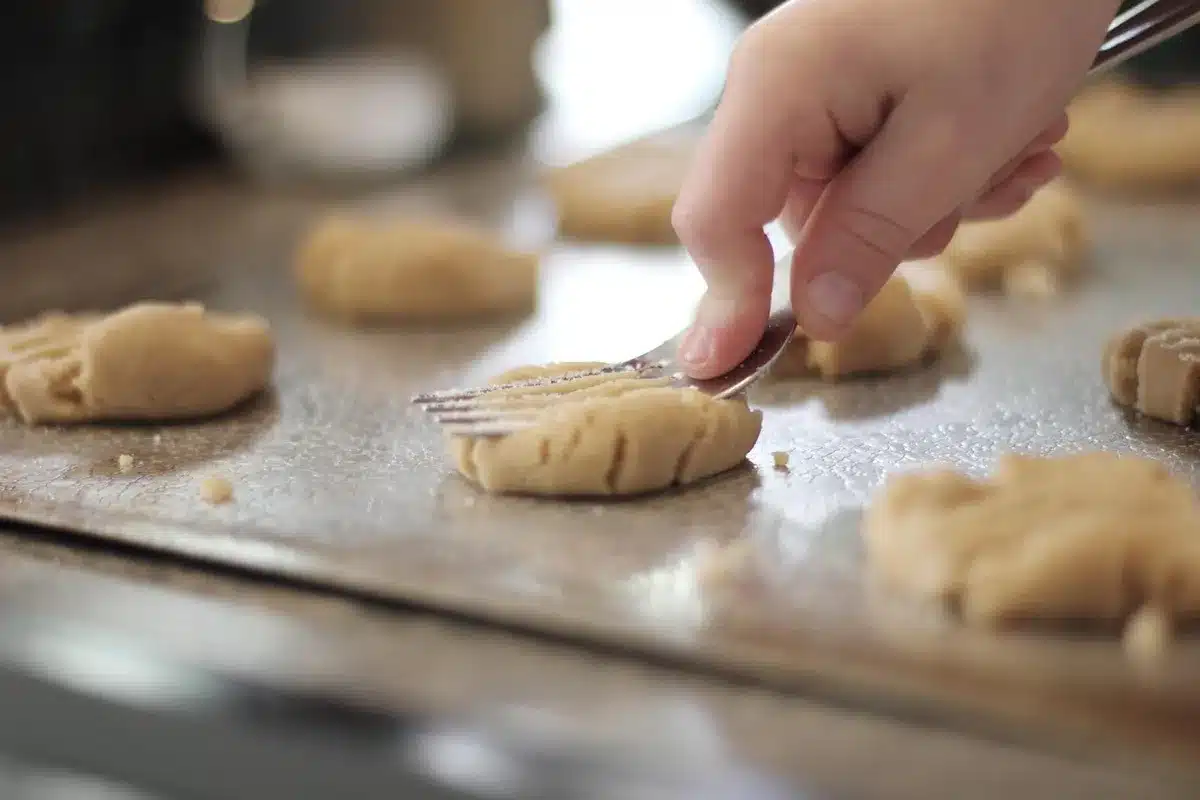 Pâte à cookies en préparation avant enfournage