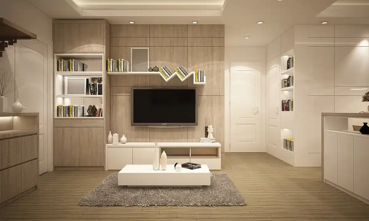Étagères murales avec boîtes de rangement dans une chambre organisée